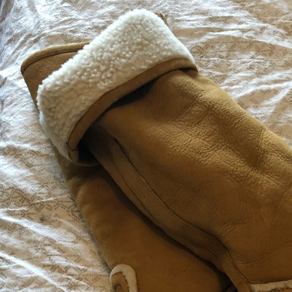 Gucci shearling boots - Picture 2 of 4